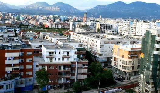 Hyn ne fuqi ligji per ndertimet pa leje: Nga sot legalizimet pa takse infrastrukture